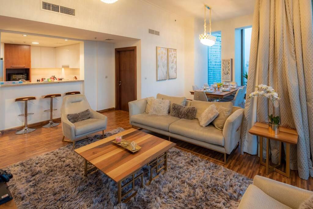 Apartment First Class 2br With Full Burj Khalifa And Fountain View Dubai
