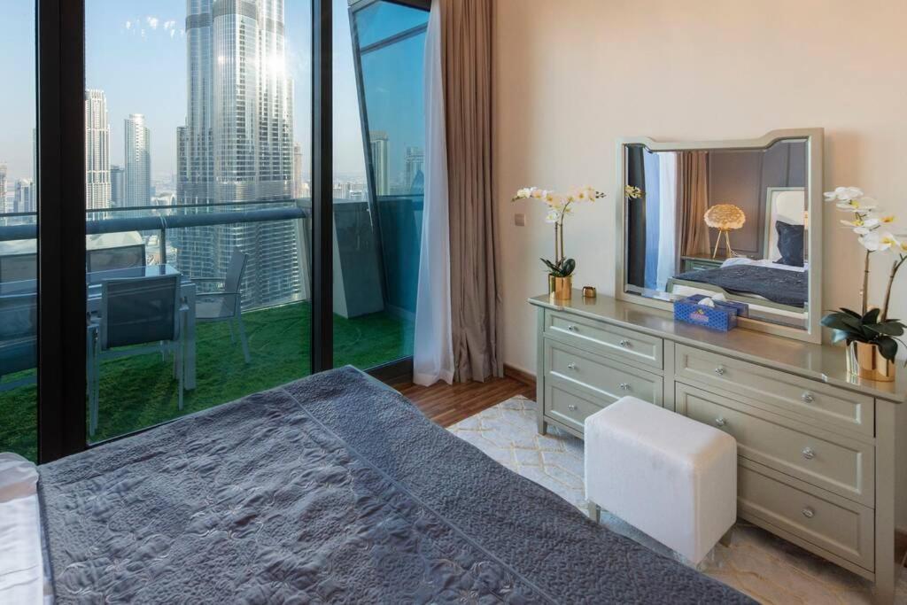 First Class 2br With Full Burj Khalifa And Fountain View Apartment